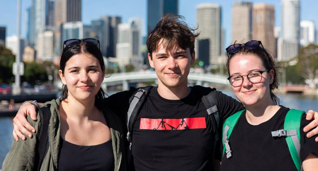 Bildungsurlaub Australien Brisbane mit LISA! – Englisch lernen und Brisbane authentisch erleben Erwachsene in Brisbane während eines LISA! Bildungsurlaubs genießen internationale Atmosphäre und lernen Englisch in Australien
