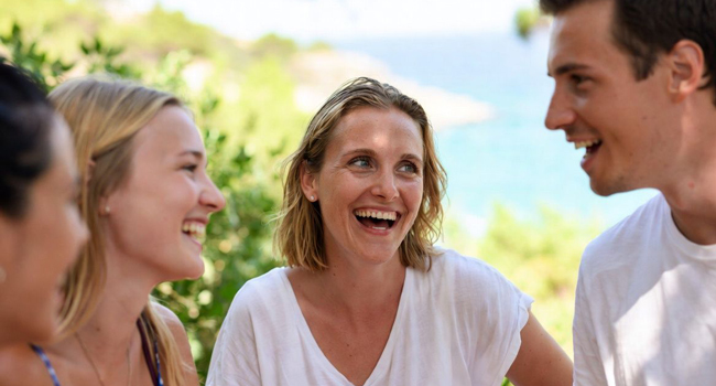 Bildungsurlaub Malta Sliema mit LISA! – Englisch lernen und mediterranes Lebensgefühl erleben Erwachsene auf Malta während eines LISA! Bildungsurlaubs genießen mediterrane Atmosphäre und lernen Englisch in internationaler Umgebung