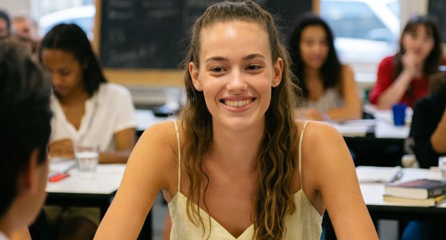 Bildungsurlaub Frankreich Montpellier mit LISA! – Französisch lernen in persönlicher Lernumgebung Erwachsene im Französischunterricht in Montpellier während eines LISA! Bildungsurlaubs lernen in internationaler Lernatmosphäre