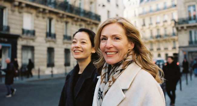 Bildungsurlaub Frankreich Paris Montparnasse mit LISA! – Französisch lernen und Paris authentisch erleben Erwachsene in Paris Montparnasse während eines LISA! Bildungsurlaubs genießen französische Atmosphäre und lernen Französisch