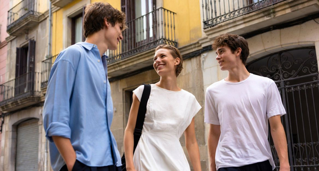 Erwachsene in Barcelona während eines LISA! Bildungsurlaubs genießen spanische Atmosphäre und lernen Spanisch im Alltag