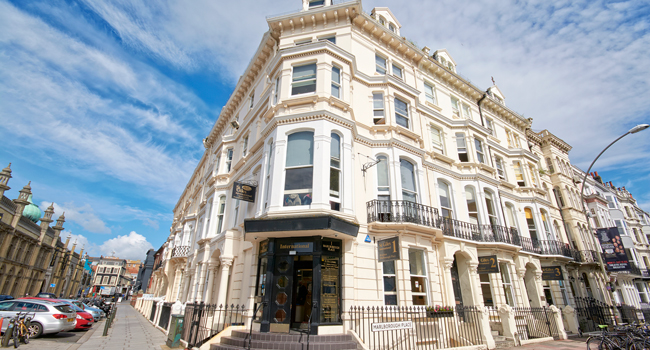  Sprachschule in Brighton während einer LISA! Sprachreise in England für Erwachsene – Gebäude der Sprachschule