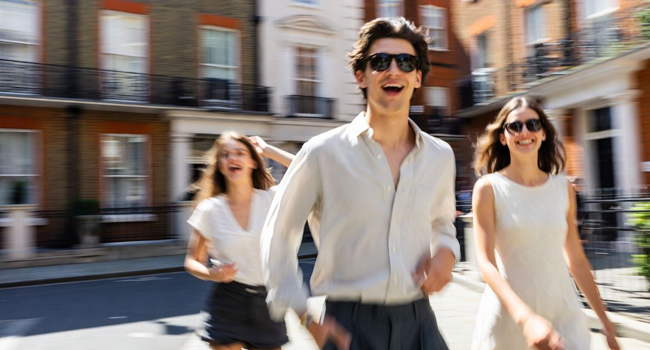 Erwachsene in London England während einer LISA! Sprachreise erleben gemeinsam die Stadt und haben Spaß