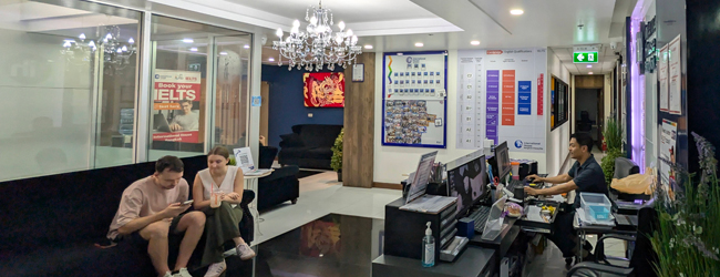 Blick in die Lounge der Sprachschule in Bangkok