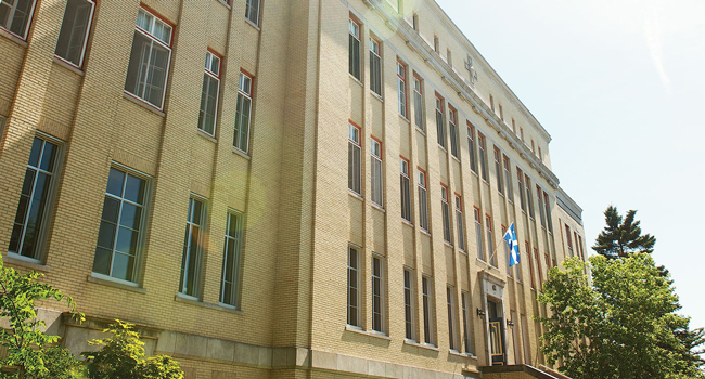 Bildungsurlaub Québec Kanada mit LISA! – Französisch lernen an moderner Sprachschule Sprachschule in Québec während eines LISA! Bildungsurlaubs modernes Gebäude für Französischunterricht und internationale Sprachkurse