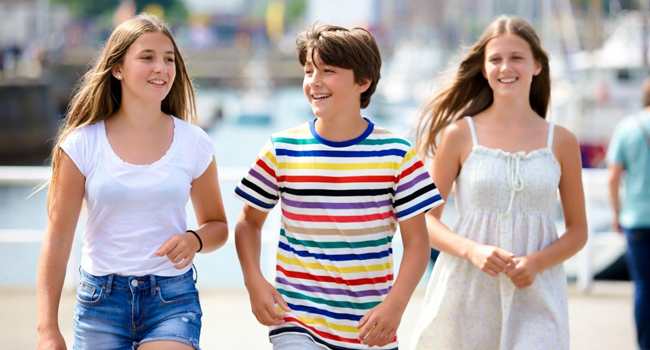 Schüler im Englischunterricht in Portsmouth während einer LISA! Sprachreise lernen gemeinsam und tauschen sich aus