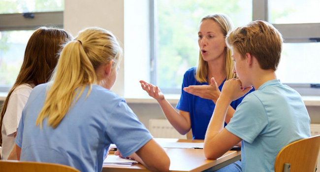 Englischunterricht für Schüler in Bournemouth England mit Lehrerin während einer LISA! Sprachreise