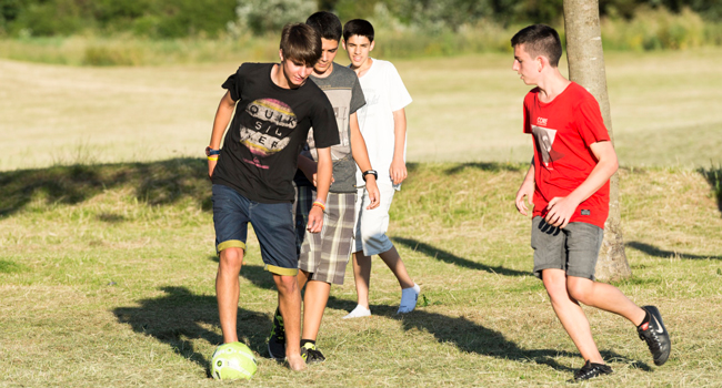  Schüler spielen Fußball in Exmouth während einer LISA! Sprachreise und genießen Sport und Freizeit im Freien