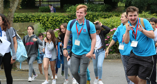 Betreuer und Schülergruppe in Ilfracombe während einer LISA! Sprachreise unterwegs mit Betreuung und Organisation