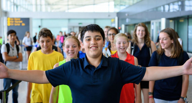 Schülergruppe bei der Anreise nach Portsmouth während einer LISA! Sprachreise freut sich auf den Aufenthalt