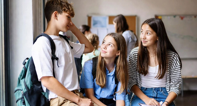 Schüler im Englischunterricht in Portsmouth während einer LISA! Sprachreise lernen gemeinsam und tauschen sich aus