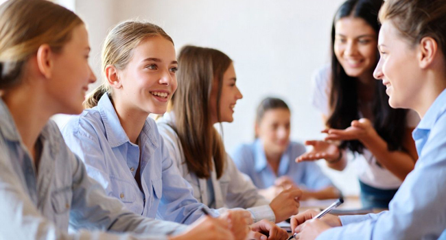 Schüler im Englischunterricht in Malta San Gwann im Sprachkurs beim Englischlernen