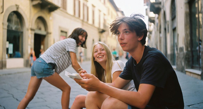 Sicher unterwegs mit einer LISA! Italienisch-Sprachreise für Schüler in Florenz Schülerinnen und Schüler entdecken Florenz während einer betreuten LISA! Italienisch-Sprachreise für Schüler in Italien