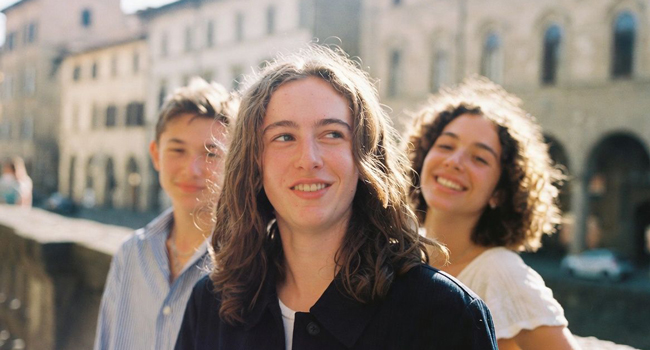 Freude auf eine LISA! Italienisch-Sprachreise für Schüler in Florenz Schülerinnen und Schüler freuen sich auf ihre LISA! Italienisch-Sprachreise für Schüler in Florenz, Italien
