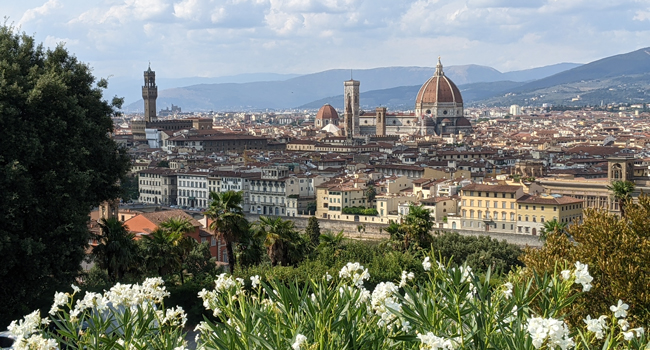 Florenz entdecken bei einer LISA! Italienisch-Sprachreise für Schüler Blick auf den Dom und die Altstadt von Florenz während einer LISA! Italienisch-Sprachreise für Schüler in Italien
