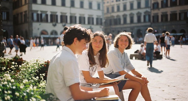 Gemeinsam Italienisch lernen bei einer LISA! Italienisch-Sprachreise für Schüler in Florenz Schüler lernen gemeinsam während einer LISA! Italienisch-Sprachreise für Schüler in Florenz, Italien