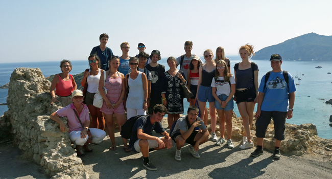 Schülergruppe während eines Ausflugs im Freizeitprogramm einer LISA! Italienisch-Sprachreise für Schüler in Orbetello, Italien