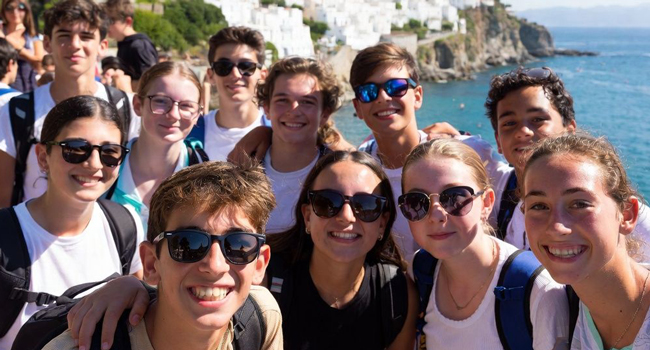 Schülergruppe während eines betreuten Ausflugs bei einer LISA! Italienisch-Sprachreise für Schüler in Salerno, Italien