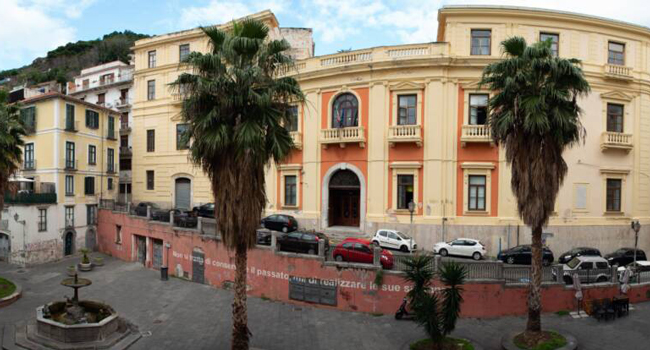 Schulgebäude des Convito Nazionale während einer LISA! Italienisch-Sprachreise für Schüler in Salerno, Italien