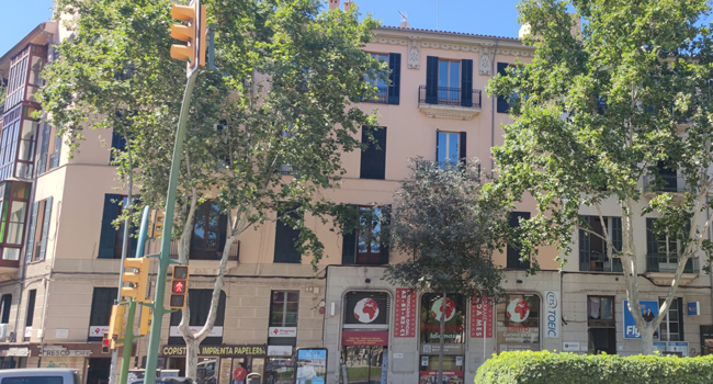 Sprachschule in Mallorca während einer LISA! Young Adults Sprachreise mit zentralem Gebäude und Unterrichtsort