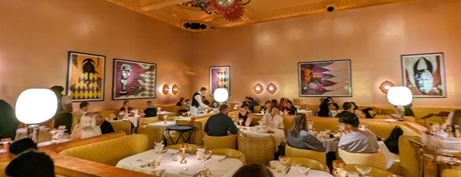 LISA-Reisefuehrer-Sprachreisen-Englisch-England-London-Restaurant-Saal-Speisen-Getraenke