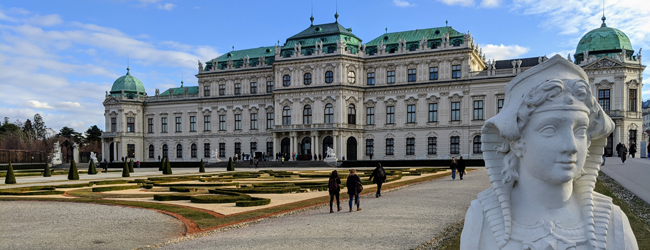 LISA-Sprachreisen-Erwachsene-Deutsch-Oesterreich-Wien-Schloss-Belvedere-Statue-Park