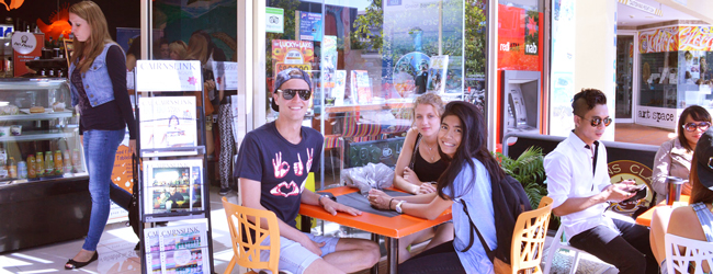 LISA-Sprachreisen-Erwachsene-Englisch-Australien-Cairns-Cafe-people
