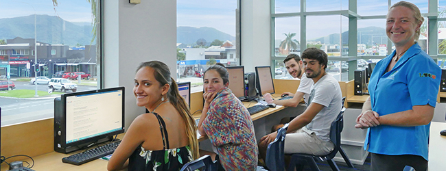 LISA-Sprachreisen-Erwachsene-Englisch-Australien-Cairns-Sprachschule-Klassenraum-Computer-Unterricht LISA-Sprachreisen-Erwachsene-Englisch-Australien-Cairns-Sprachschule-Klassenraum-Computer-Unterricht