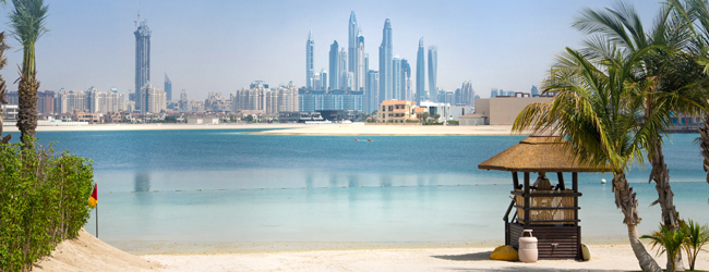 LISA-Sprachreisen-Erwachsene-Englisch-Emirate-Dubai-Meer-Skyline-Wolkenkratzer-Strand