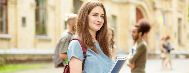 LISA-Sprachreisen-Erwachsene-Englisch-England-Oxford-Sprachschule-Lernen-Buecher-Studenten