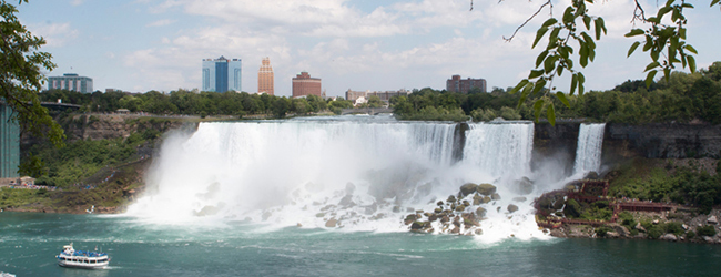 LISA-Sprachreisen-Erwachsene-Englisch-Kanada-Toronto-Lawrence-Park-Wasserfall-Boot