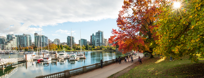 LISA-Sprachreisen-Erwachsene-Englisch-Kanada-Vancouver-Campus-Ufer-Skyline-Boote-Herbst