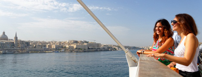 LISA-Sprachreisen-Erwachsene-Englisch-Malta-Sliema-Bootstour-Meer-Sommer