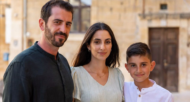 Gastfamilie mit Vater Mutter und Kind Sprachreisen Malta