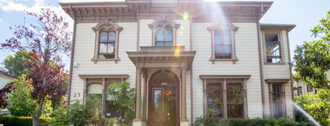 Schulgebäude in Auckland mitten im Park Schönes Gebäude im Park als Sitz der LISA! Sprachschule in Auckland