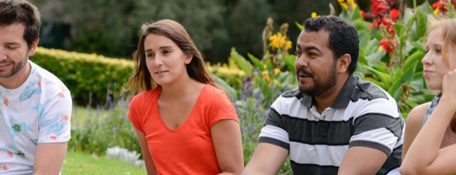 Freizeit im Park bei einer LISA! Sprachreise in Auckland Schüler der Sprachschule in Auckland sitzen im Park