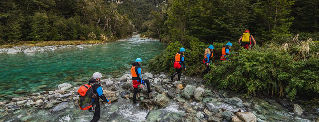 LISA-Sprachreisen-Erwachsene-Englisch-Neuseeland-Queenstown-Freizeit-Fluss-River-Crossing-Wandern LISA-Sprachreisen-Erwachsene-Englisch-Neuseeland-Queenstown-Freizeit-Fluss-River-Crossing-Wandern