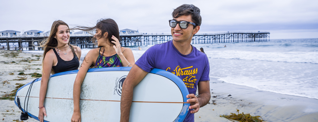 LISA-Sprachreisen-Erwachsene-Englisch-San-Diego-Ausflug-Strand-Surfboard-Wind