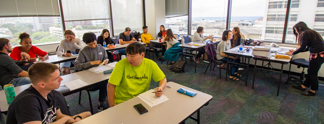 LISA-Sprachreisen-Erwachsene-Englisch-USA-Hawaii-Honolulu-Unterricht-Schule-Klassenzimmer LISA-Sprachreisen-Erwachsene-Englisch-USA-Hawaii-Honolulu-Unterricht-Schule-Klassenzimmer