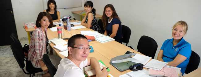 LISA-Sprachreisen-Erwachsene-Franzoesisch-Frankreich-Nizza-Victor-Hugo-Schule-Unterricht-Gruppe LISA-Sprachreisen-Erwachsene-Franzoesisch-Frankreich-Nizza-Victor-Hugo-Schule-Unterricht-Gruppe