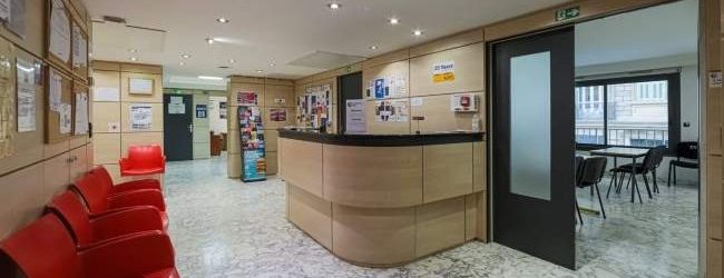 LISA-Sprachreisen-Erwachsene-Franzoesisch-Frankreich-Nizza-Victor-Hugo-Sprachschule-Rezeption-Klassenraum LISA-Sprachreisen-Erwachsene-Franzoesisch-Frankreich-Nizza-Victor-Hugo-Sprachschule-Rezeption-Klassenraum