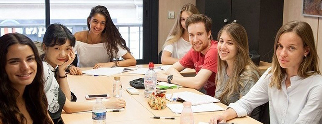 LISA-Sprachreisen-Erwachsene-Franzoesisch-Frankreich-Nizza-Victor-Hugo-Sprachschule-Unterricht-Klasse LISA-Sprachreisen-Erwachsene-Franzoesisch-Frankreich-Nizza-Victor-Hugo-Sprachschule-Unterricht-Klasse