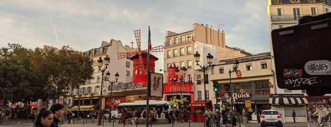 LISA-Sprachreisen-Erwachsene-Franzoesisch-Frankreich-Paris-Ausgehen-Moulin-Rouge-Abend