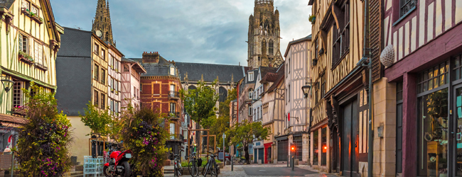LISA-Sprachreisen-Erwachsene-Franzoesisch-Frankreich-Rouen-Normandie-Kathedrale-Fachwerk-Gassen