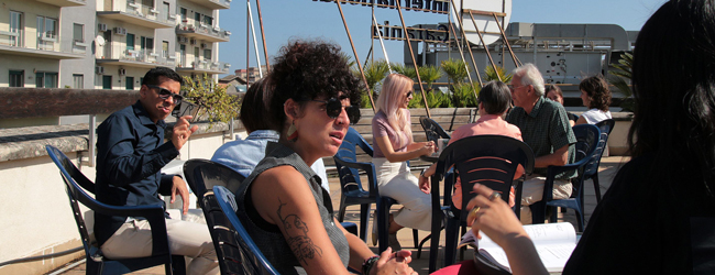 LISA-Sprachreisen-Erwachsene-Italienisch-Italien-Catania-Sizilien-Schule-Pause-Dach-Terasse LISA-Sprachreisen-Erwachsene-Italienisch-Italien-Catania-Sizilien-Schule-Pause-Dach-Terasse