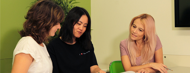 LISA-Sprachreisen-Erwachsene-Italienisch-Italien-Catania-Sizilien-Schule-Unterricht-Gespraech LISA-Sprachreisen-Erwachsene-Italienisch-Italien-Catania-Sizilien-Schule-Unterricht-Gespraech