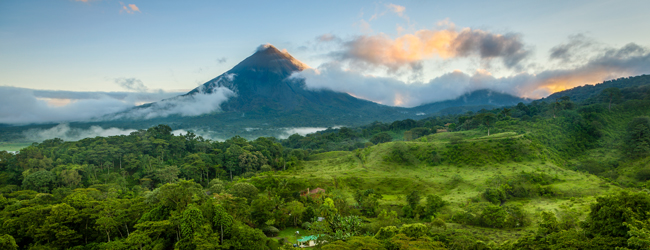 LISA-Sprachreisen-Erwachsene-Spanisch-Costa-Rica-Vulkan-Nebel-Regenwald-Sonnenaufgang