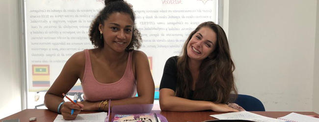 LISA-Sprachreisen-Erwachsene-Spanisch-Kolumbien-Cartagena-Schule-Unterricht-Gruppe-Sprachkurs