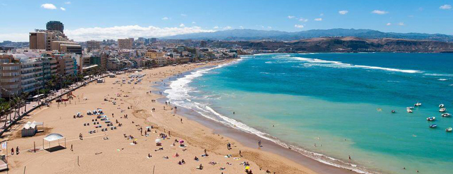 LISA-Sprachreisen-Erwachsene-Spanisch-Spanien-Gran-Canaria-Las-Palmas-Las-Canteras-Beach-Strand-Wellen-Sonne
