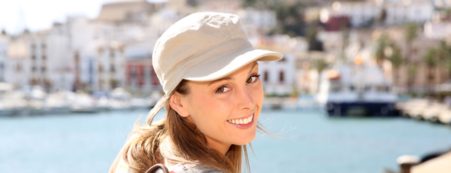 LISA-Sprachreisen-Erwachsene-Spanisch-Spanien-Ibiza-Stadt-Spaziergang-Meer-Urlaub